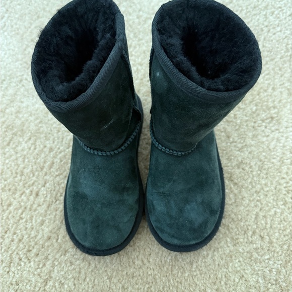 UGG Girls Black Fleece-Lined Boots - Picture 1 of 6